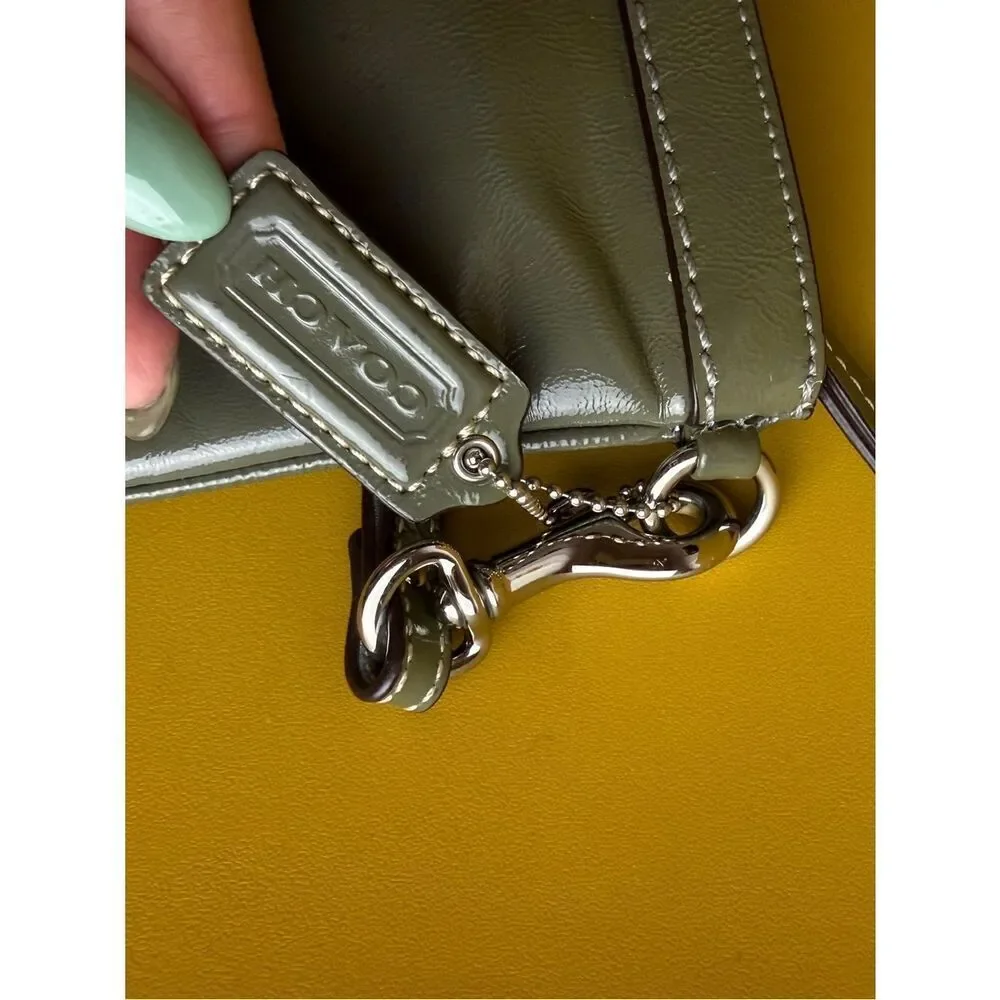 Coach minimal olive